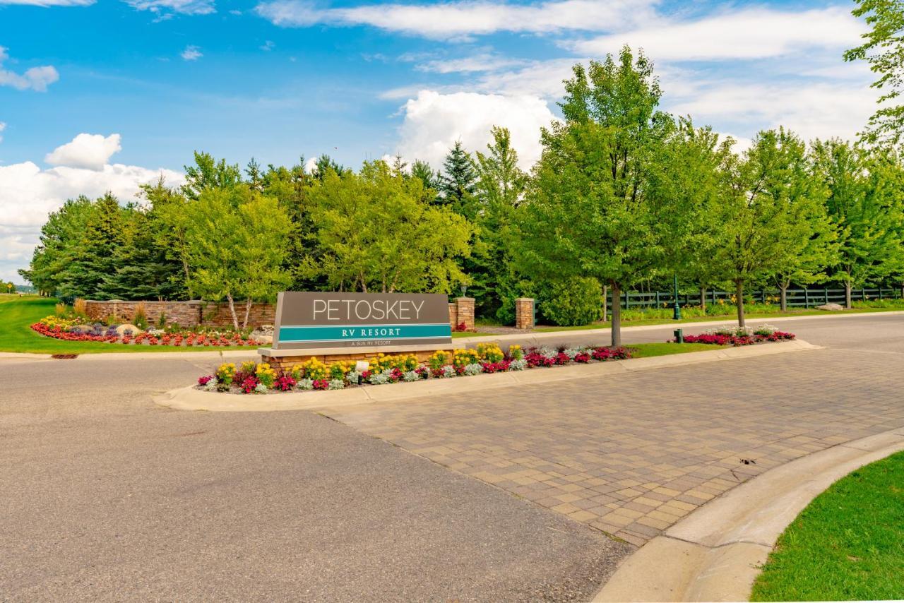 Sun Outdoors Petoskey Bay Harbor Hotel Exterior photo