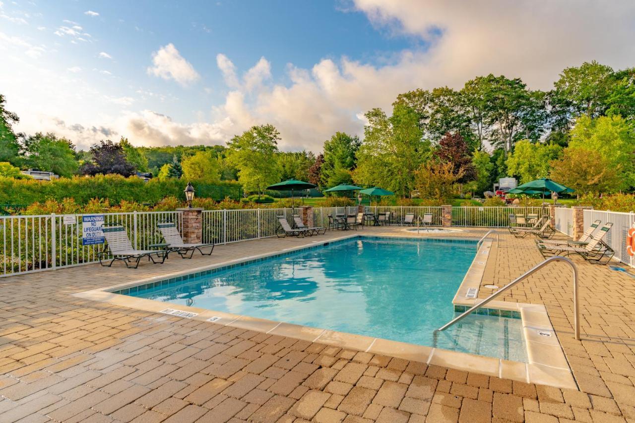 Sun Outdoors Petoskey Bay Harbor Hotel Exterior photo