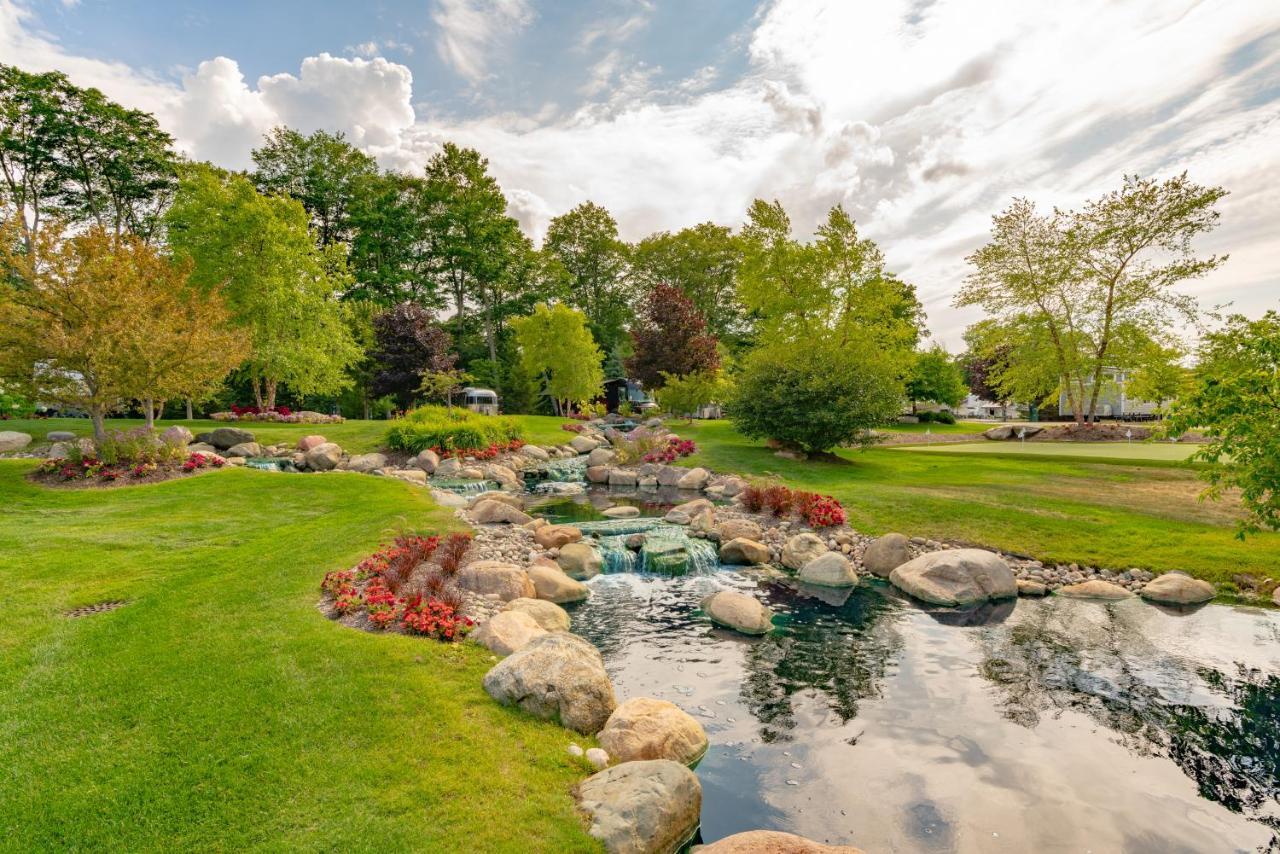 Sun Outdoors Petoskey Bay Harbor Hotel Exterior photo